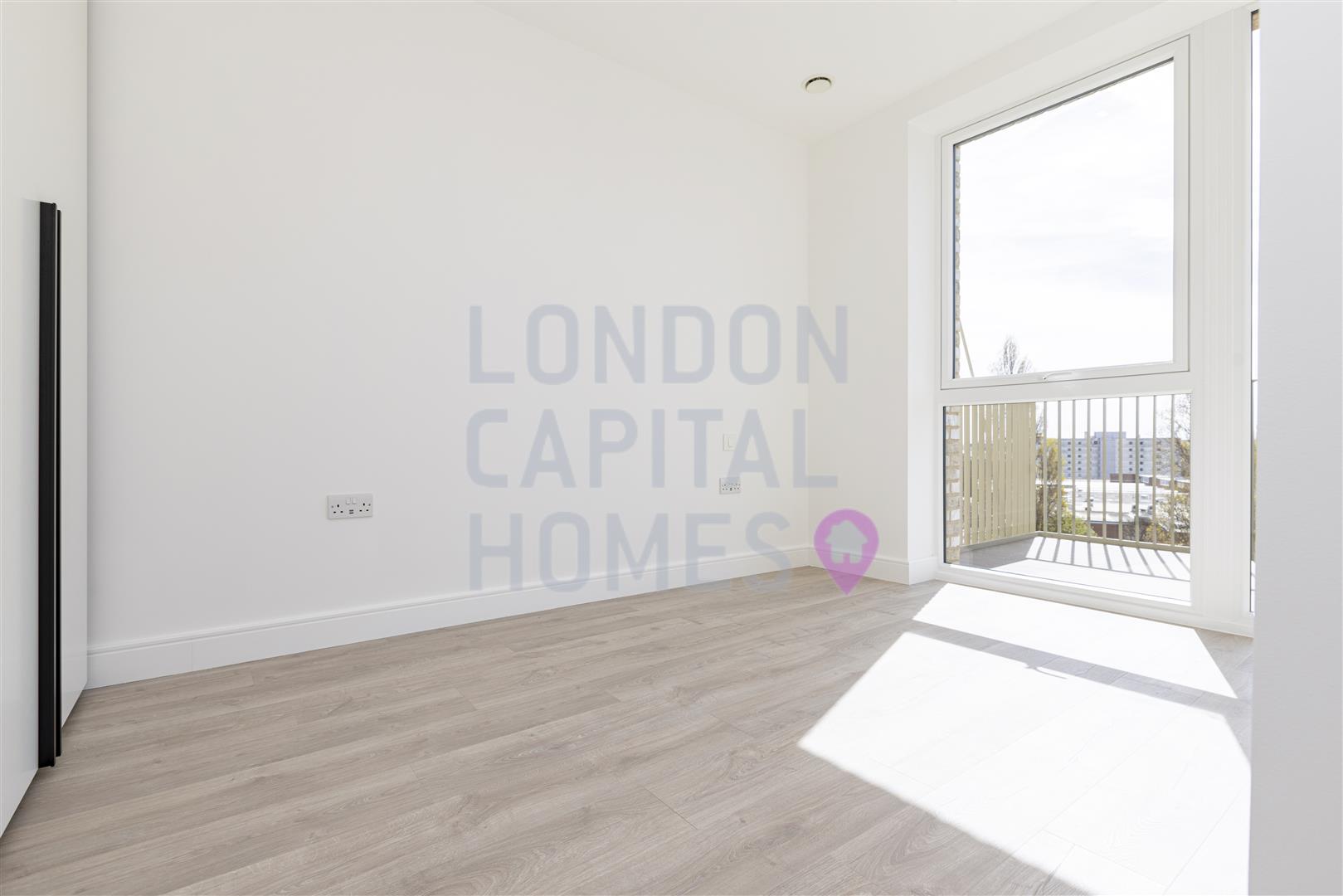 90 Beresford Avenue, London